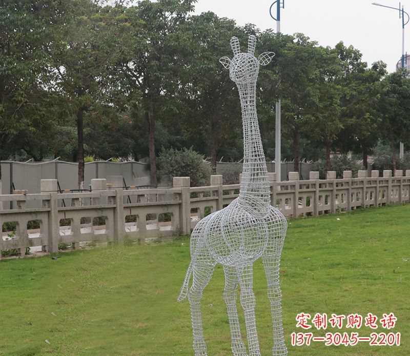聊城浪漫活力·不锈钢镂空长颈鹿雕塑