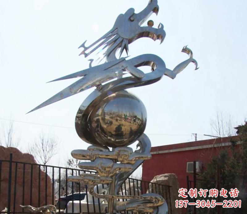 聊城传统与现代完美结合的青铜龙雕塑