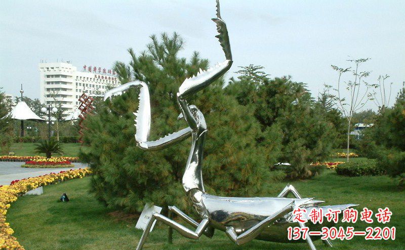 聊城不锈钢雕刻螳螂摆件