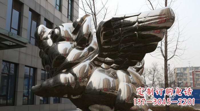 聊城精美不锈钢大翅膀猪景观雕塑