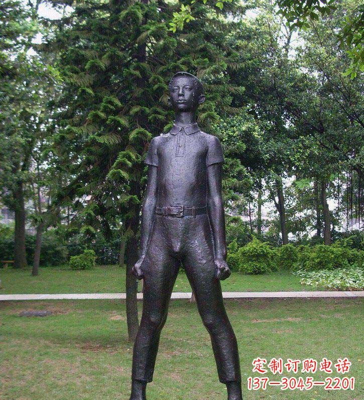 聊城夕阳下的感动——铜雕男孩人物雕塑