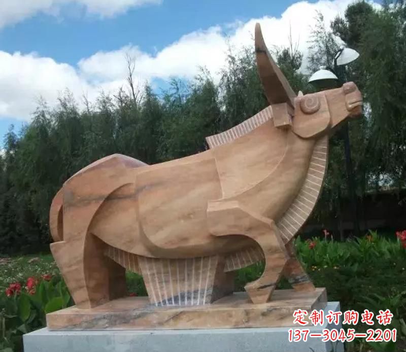 聊城公园抽象动物牛石雕