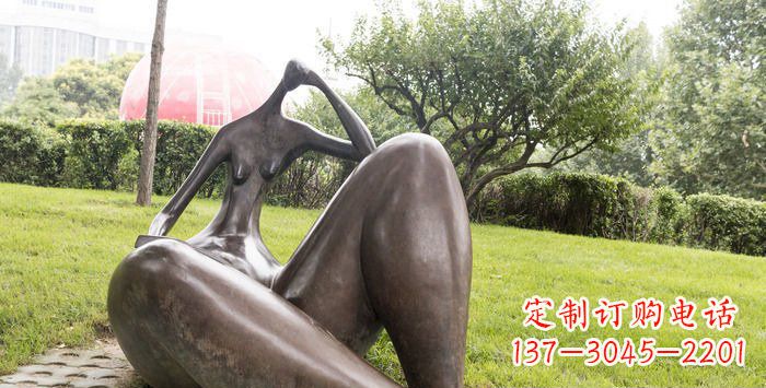 聊城公园抽象女人景观铜雕