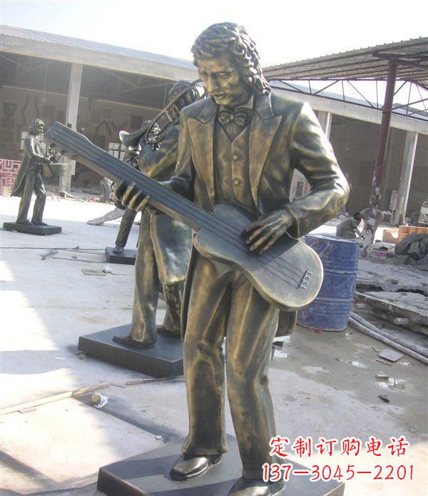 聊城西方人物铜吉他雕塑