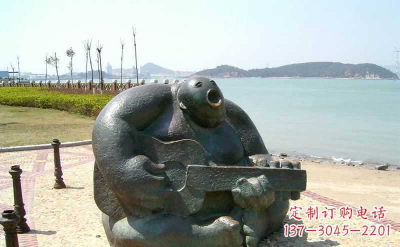 聊城音乐驻足,公园弹吉他铜雕