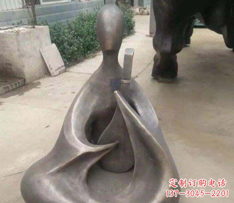 聊城抽象景观弹琵琶铜雕
