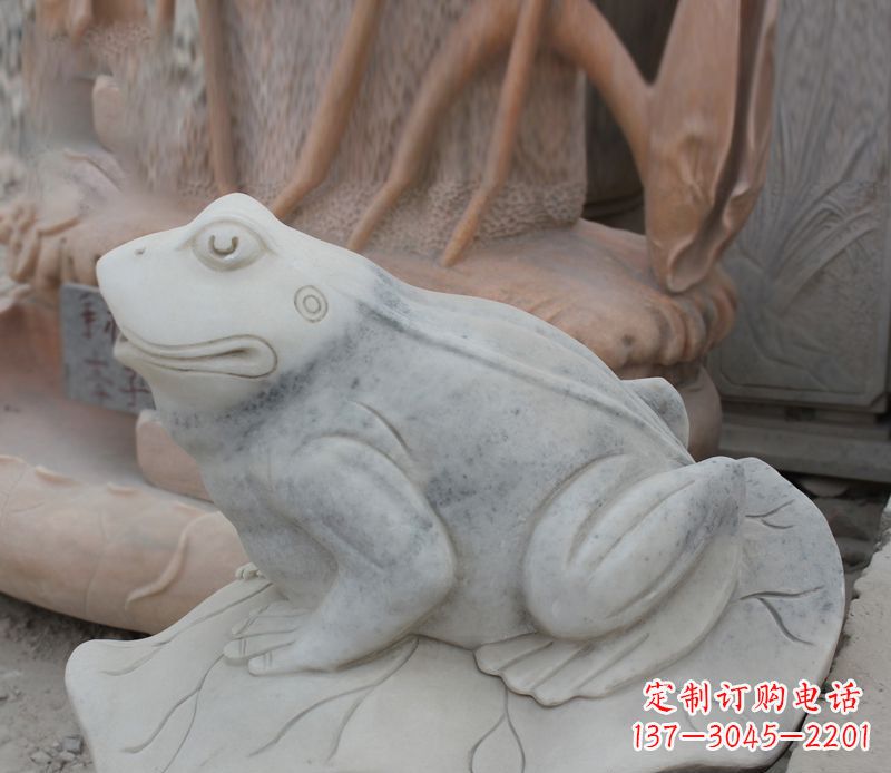 聊城公园动物青蛙景观石雕