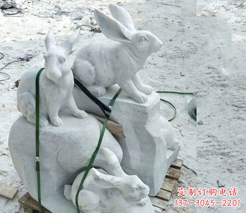 聊城活泼可爱的兔子雕塑