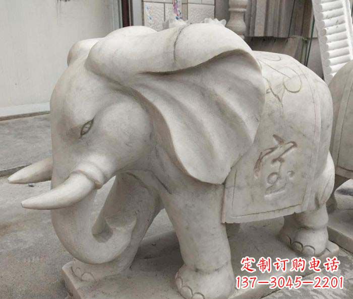 聊城中领雕塑象征招财的精致大象石雕