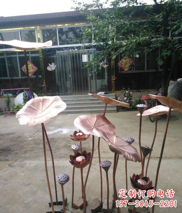聊城公园锻造荷花荷叶景观铜雕