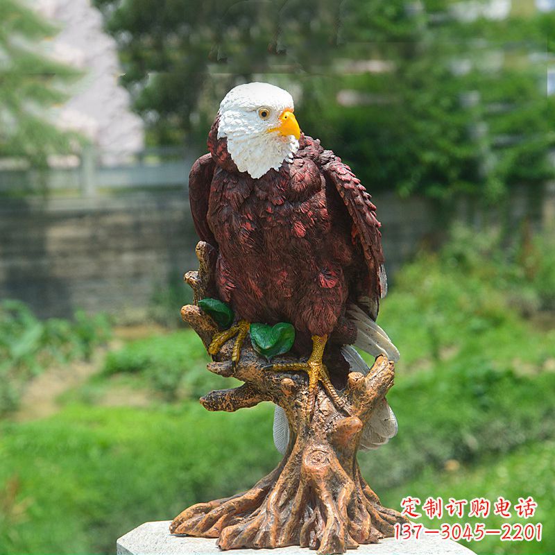 聊城公园仿真老鹰玻璃钢雕塑