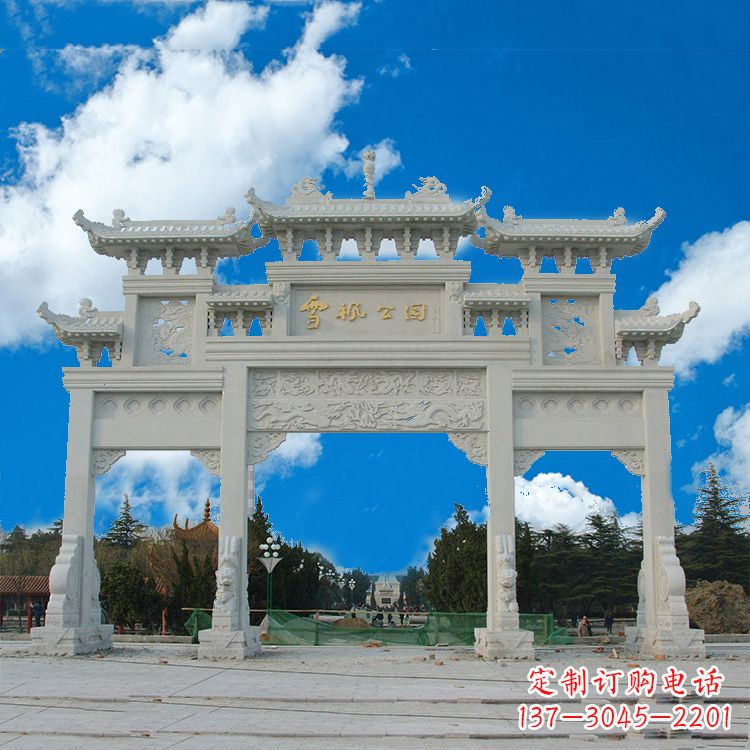 聊城公园汉白玉三门石牌楼