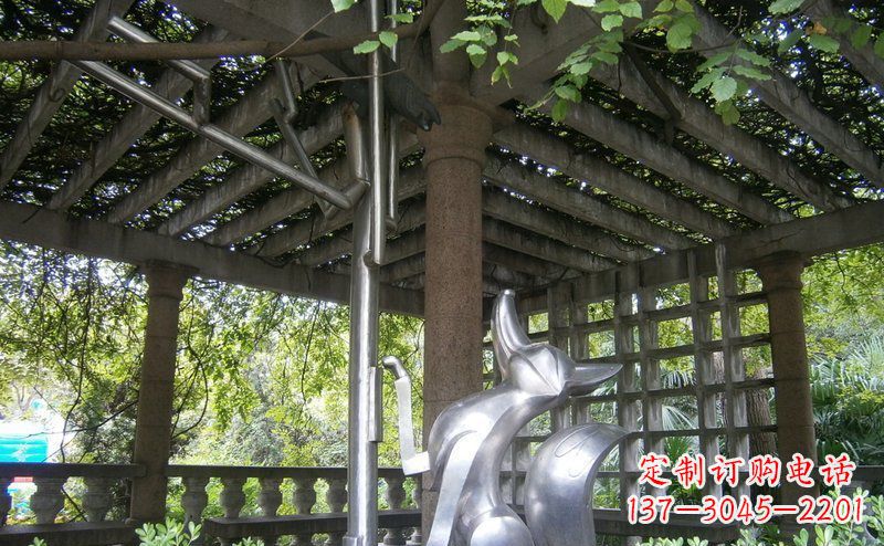 聊城动物铜雕——公园狐狸与乌鸦小品