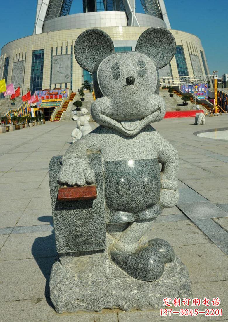 聊城令人惊叹的米老鼠塑像