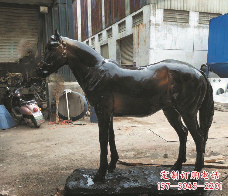 聊城玻璃钢仿铜雕塑栩栩如生的飞奔骏马