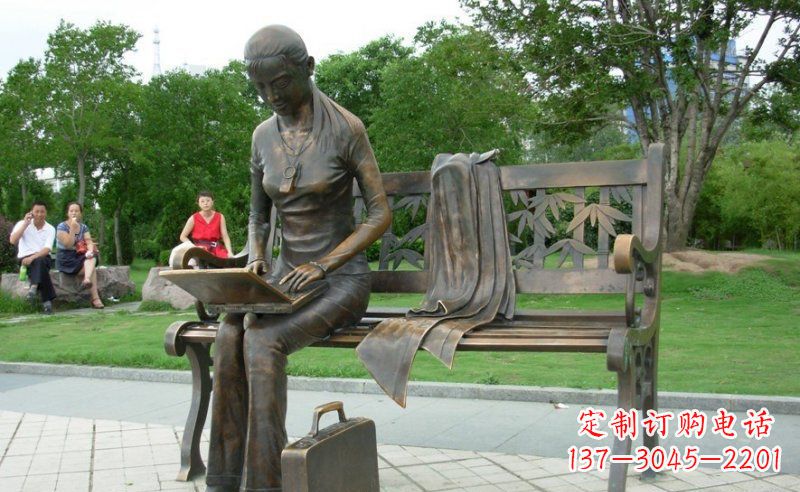 聊城把童真雕刻在铜雕中——女孩雕塑