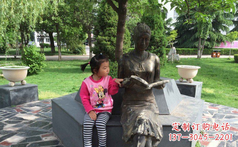 聊城优雅可爱的女孩铜雕