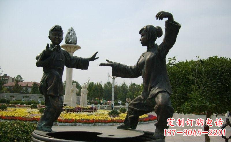 聊城公园练太极拳的人物小品铜雕