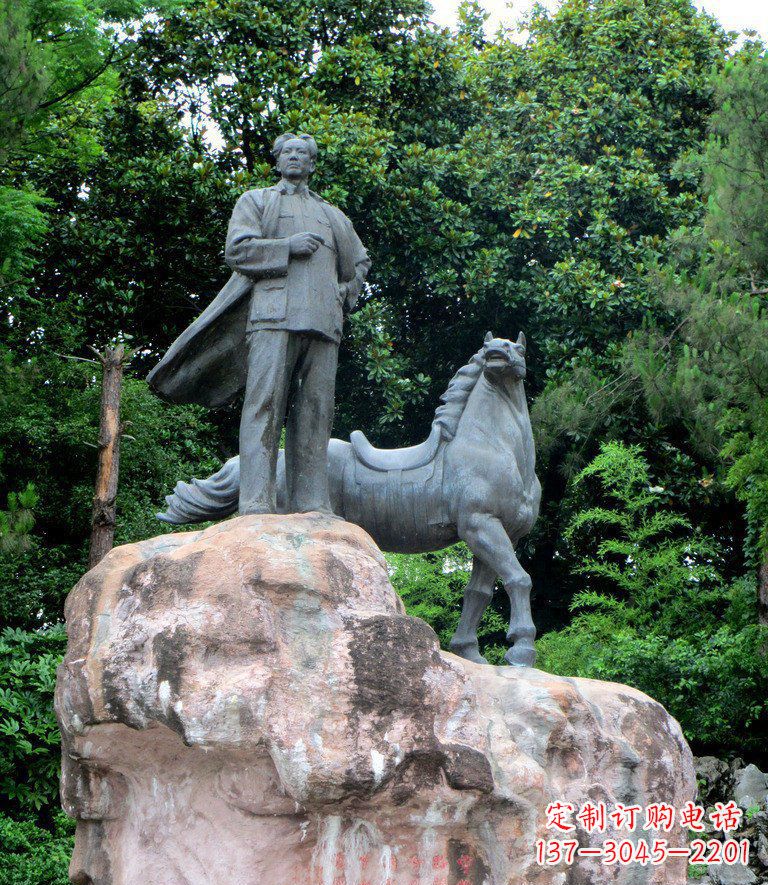 聊城公园毛主席和马景观铜雕