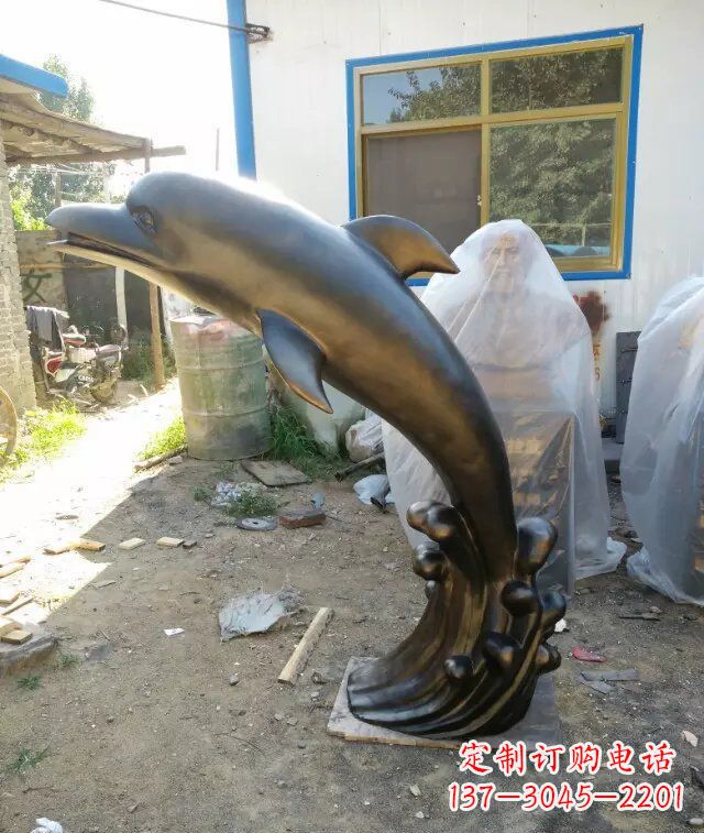 聊城公园喷水海豚动物铜雕