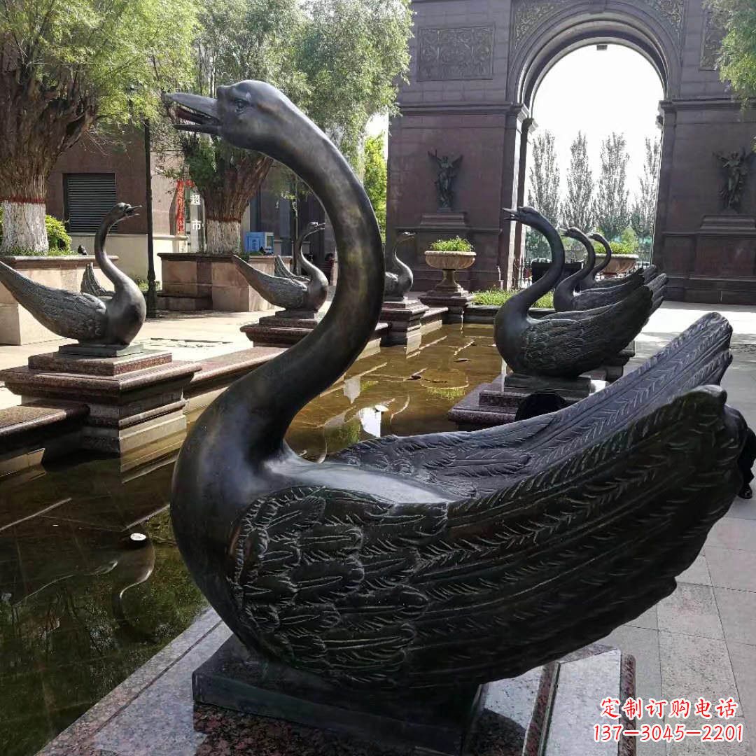 聊城公园喷水天鹅铜雕