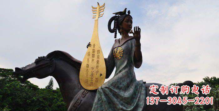 聊城传统风情,精美古典的琵琶女铜雕