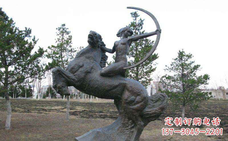 聊城公园骑马女人射箭铜雕