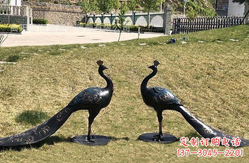 聊城公园青铜孔雀雕塑