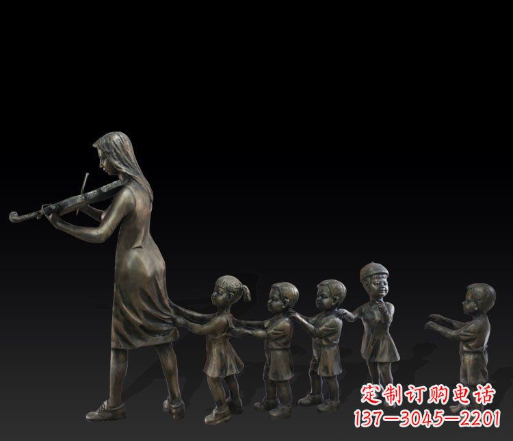 聊城传统风格老鹰捉小鸡铜雕