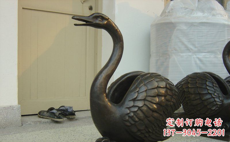 聊城绝美铜板雕刻天鹅雕塑