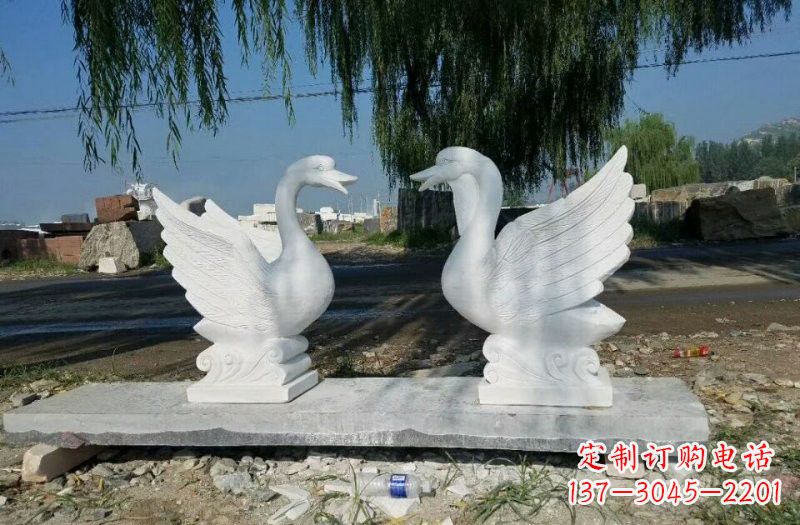 聊城浪漫传情——中领雕塑定制天鹅石雕