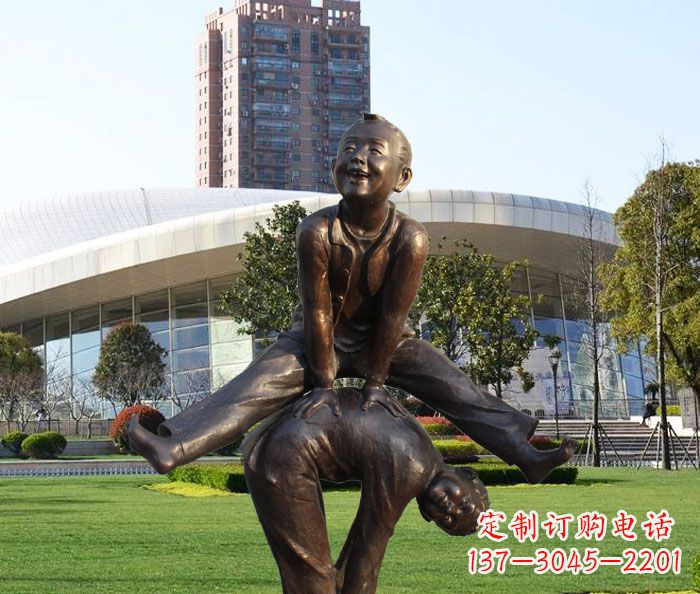 聊城童趣十足的山羊铜雕