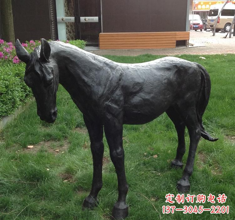 聊城大型雕塑装置——马雕塑