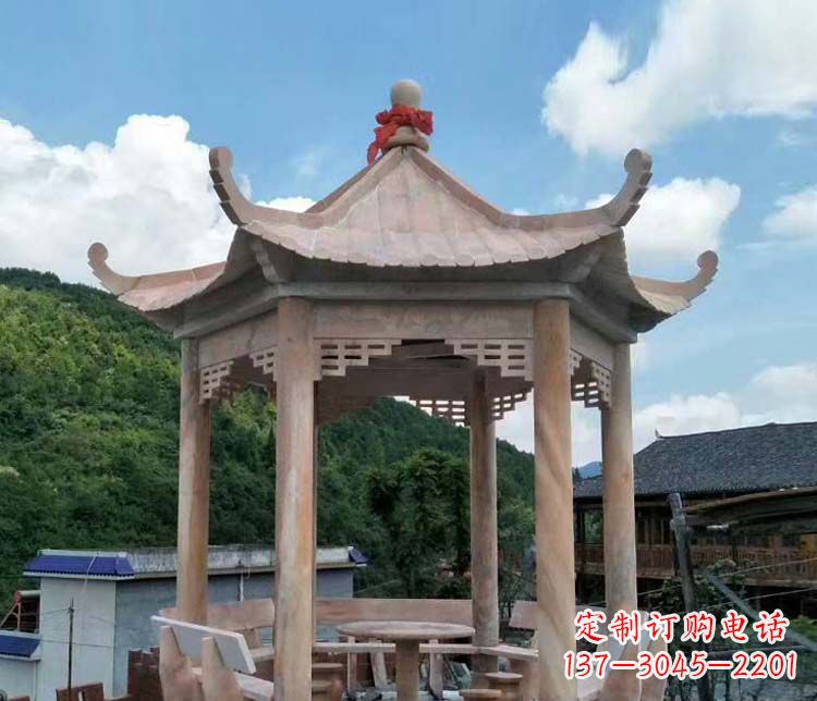 聊城一流的公园晚霞红六角石雕凉亭