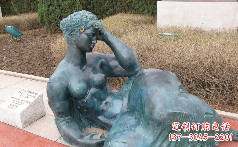 聊城铜质女性人物雕塑