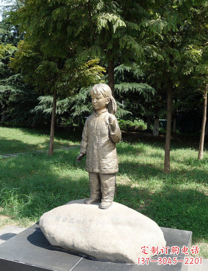 聊城公园小女孩人物铜雕