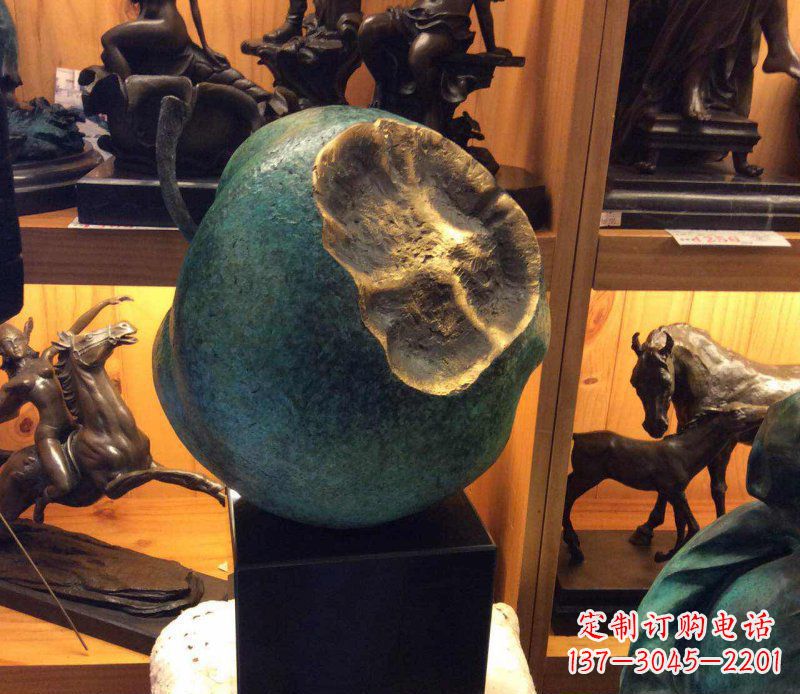 聊城铜质可爱苹果雕塑