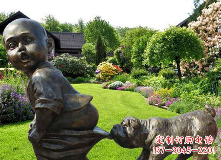 聊城小孩咬小狗大雕塑