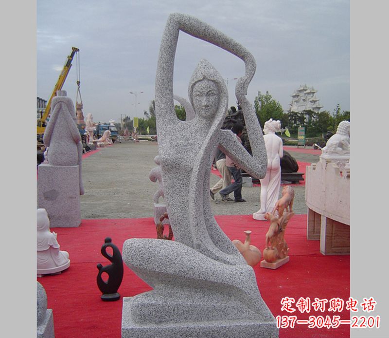 聊城公园瑜伽美女石雕