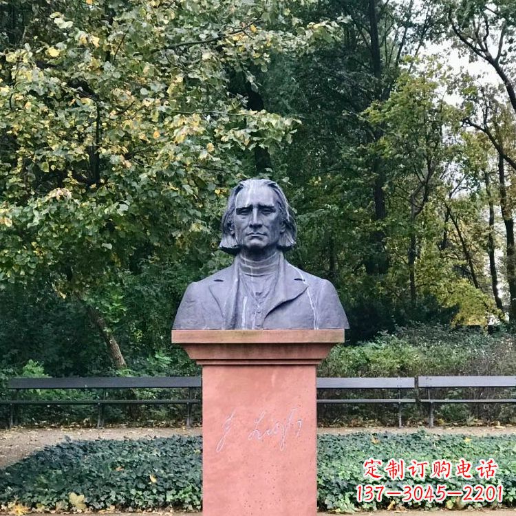 聊城钢琴音乐家肖邦的经典雕塑