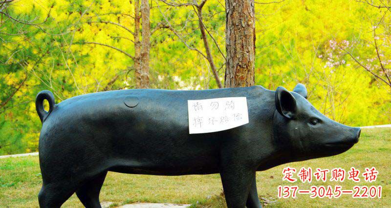聊城优雅活泼的公园猪铜雕