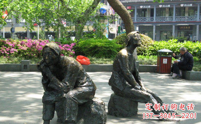 聊城充满深情的老人铜雕