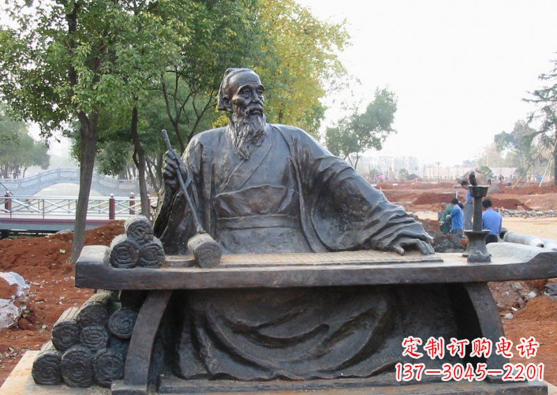 聊城用传统工艺精心雕刻的张仲景铜雕