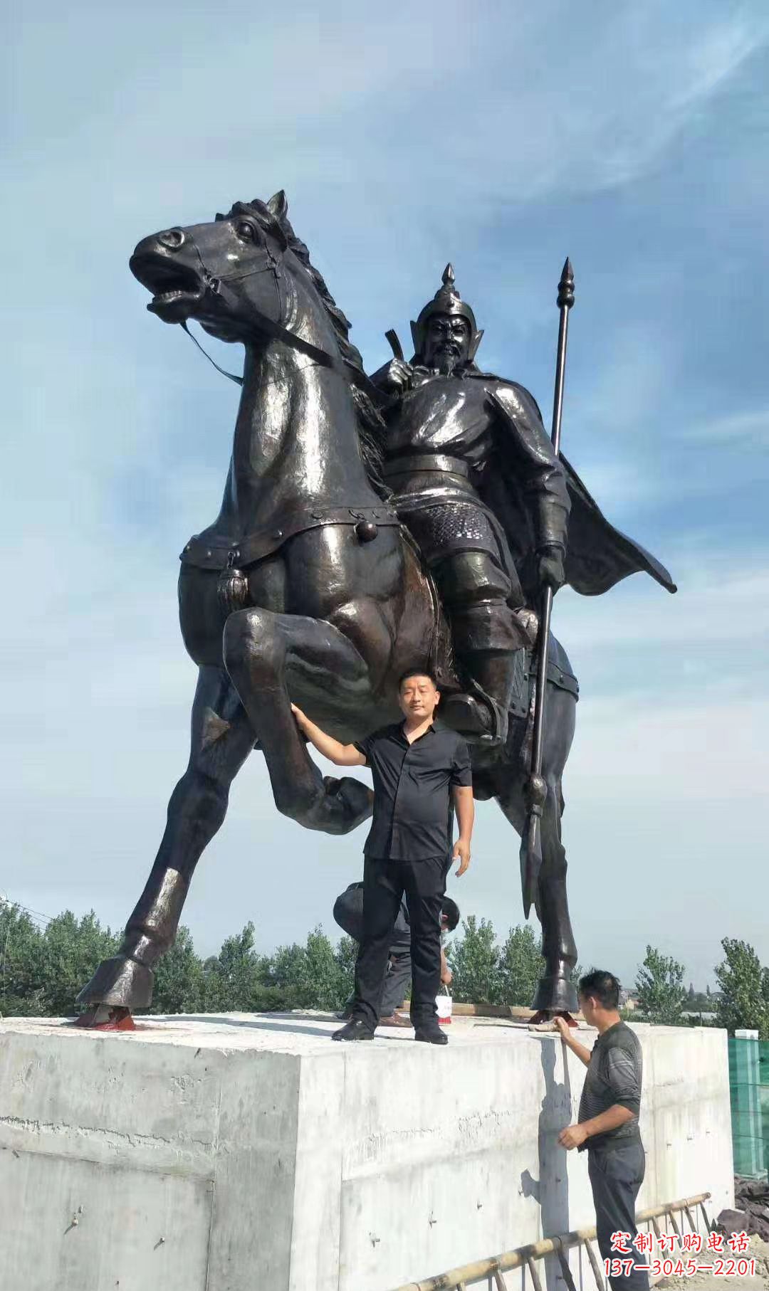 聊城以古代骑马将军为灵感的铜雕