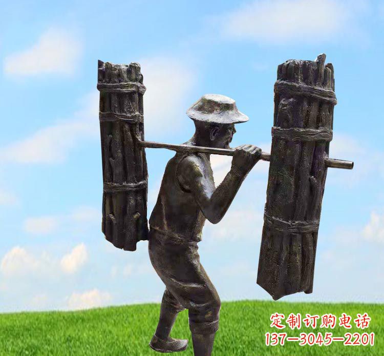 聊城精美老人铜雕,传承古代挑柴精神