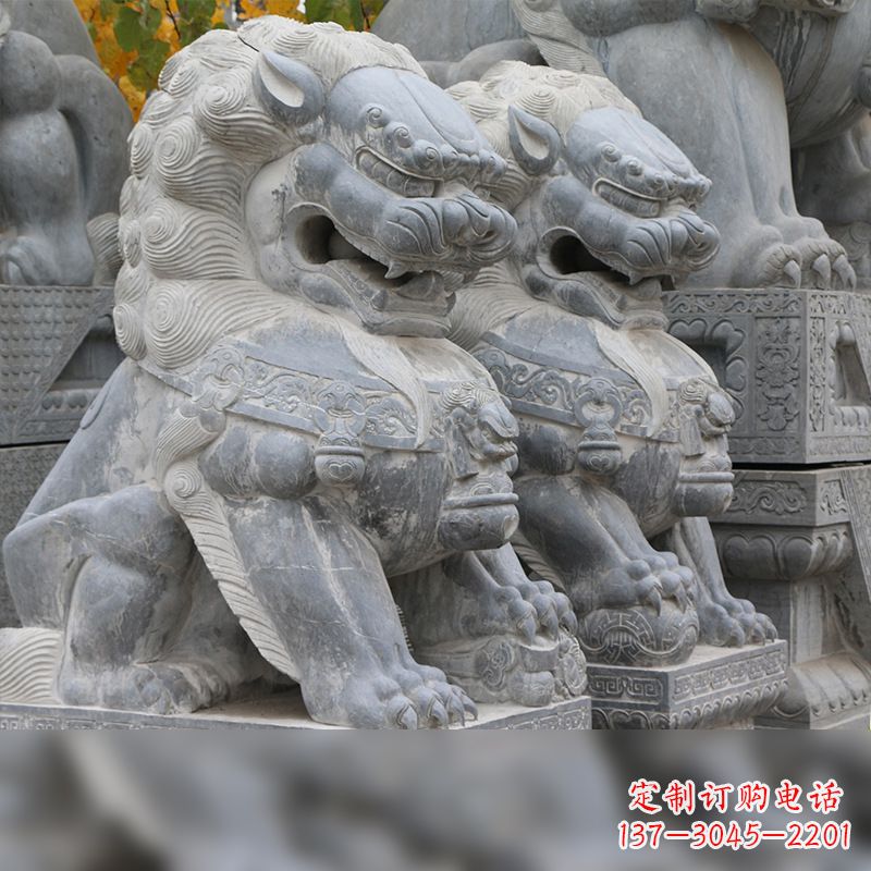 聊城中领雕塑:仿故宫青石狮子雕塑