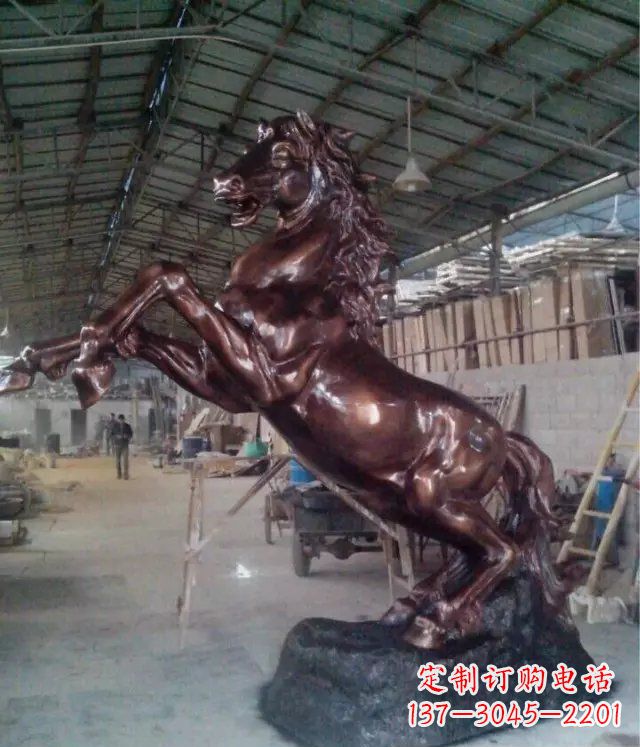 聊城广场奔马铜雕