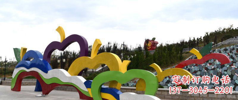 聊城广场艺术:不锈钢抽象彩色苹果雕塑