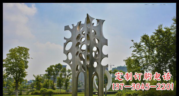 聊城定制化大型不锈钢松树雕塑