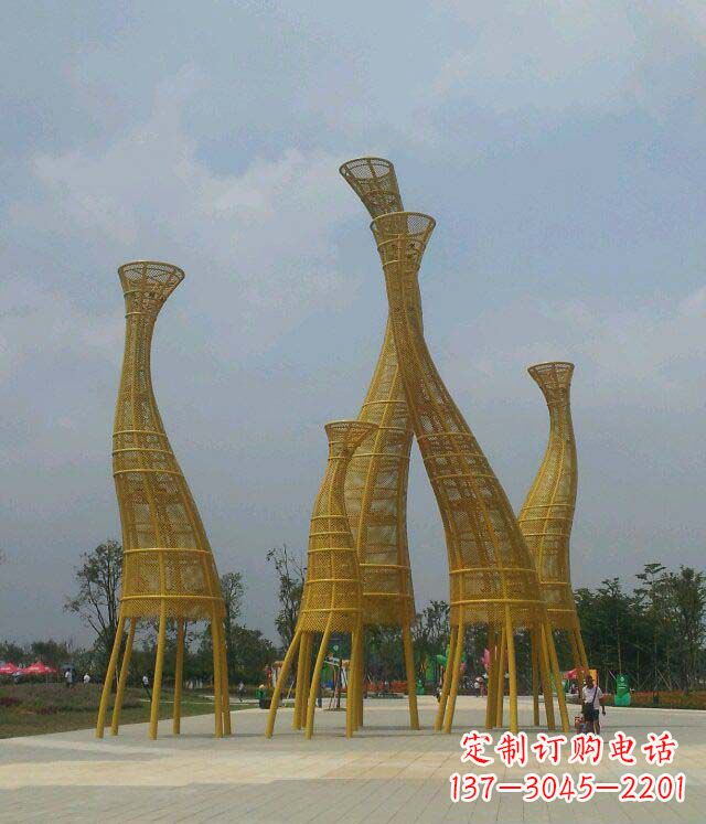 聊城优雅与浪漫的相遇——不锈钢长颈鹿雕塑